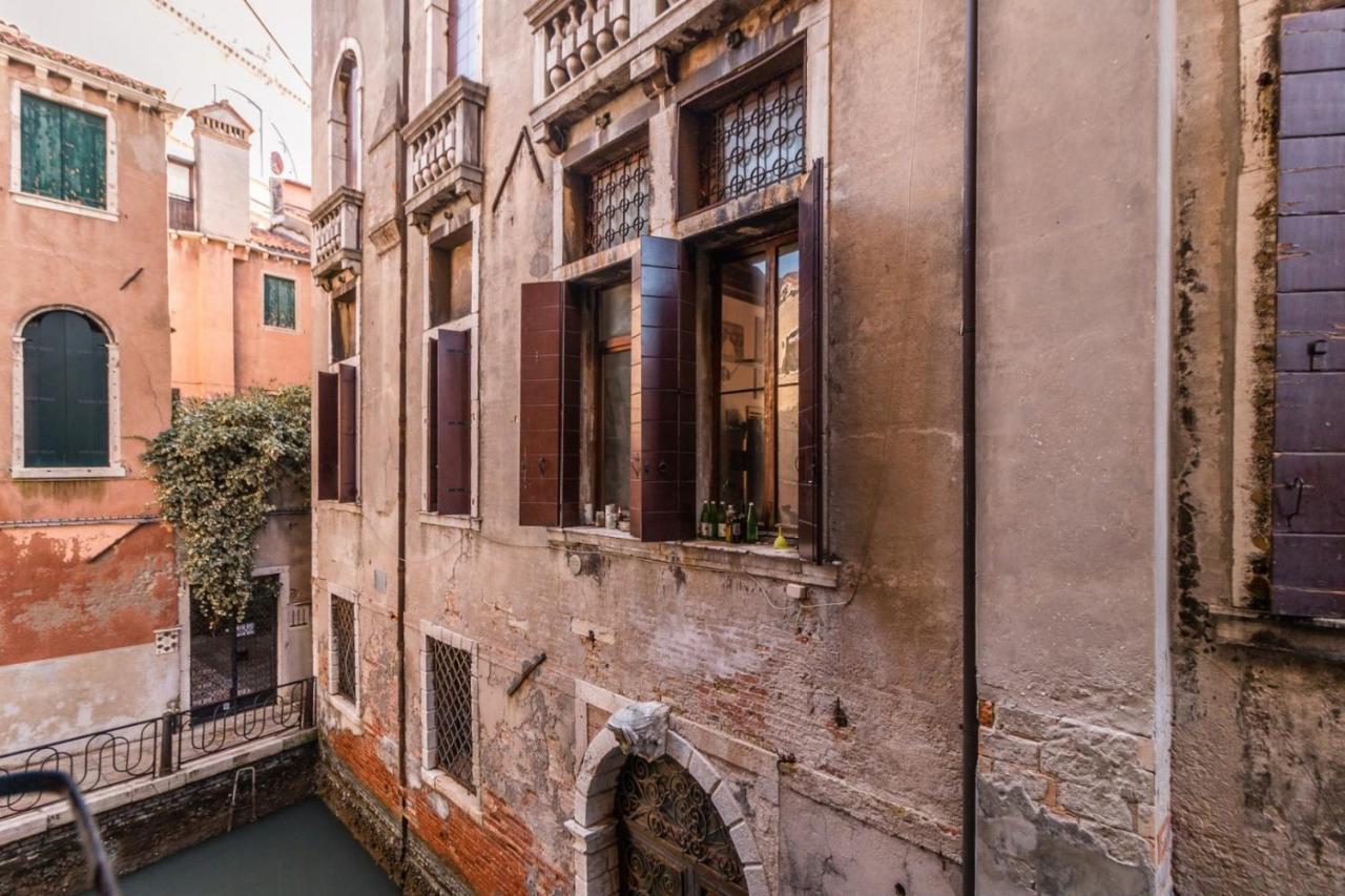 Fenice Backstage Over Canal Veneza Exterior foto