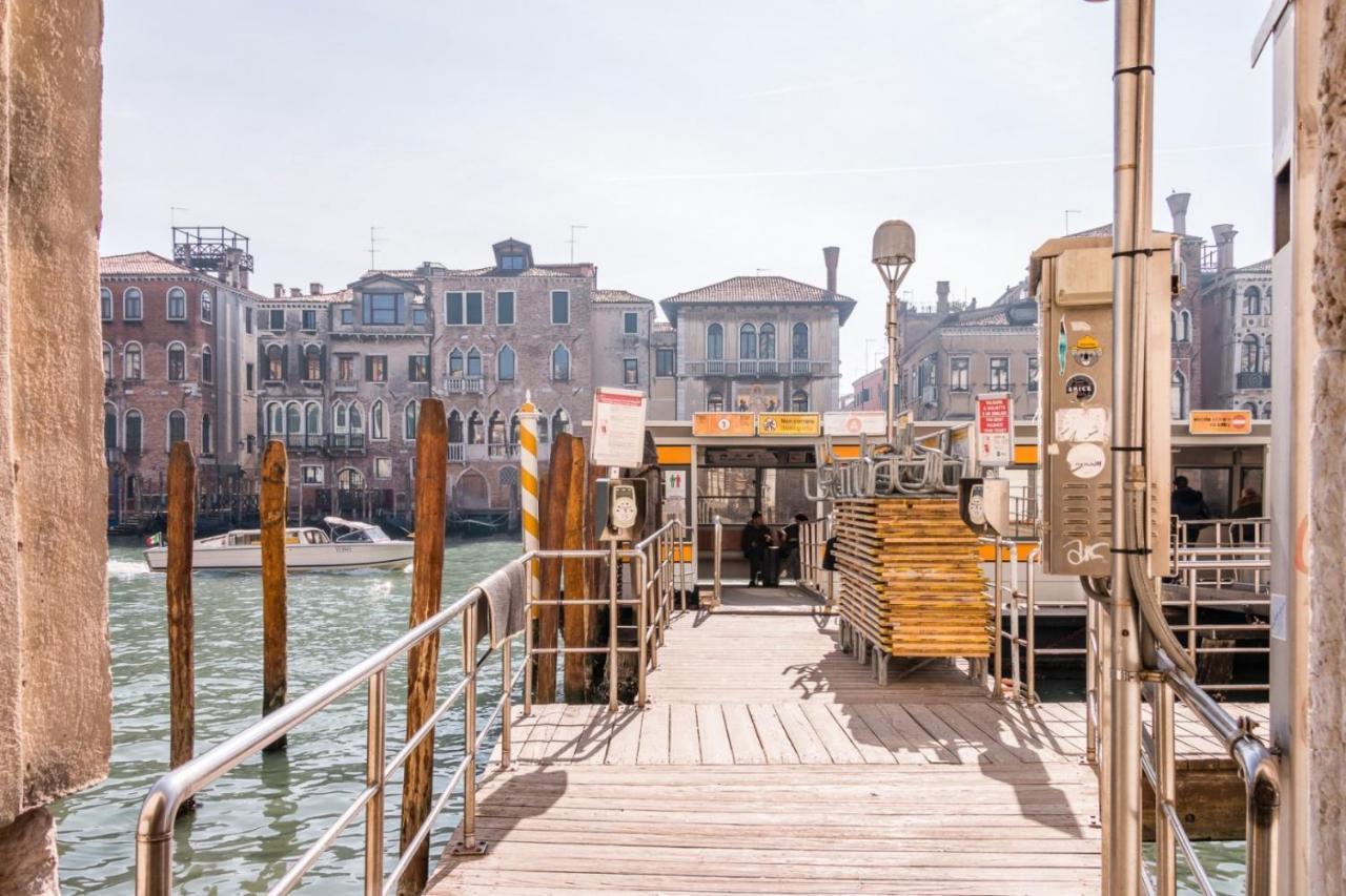 Fenice Backstage Over Canal Veneza Exterior foto