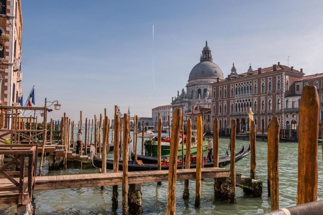 Fenice Backstage Over Canal Veneza Exterior foto