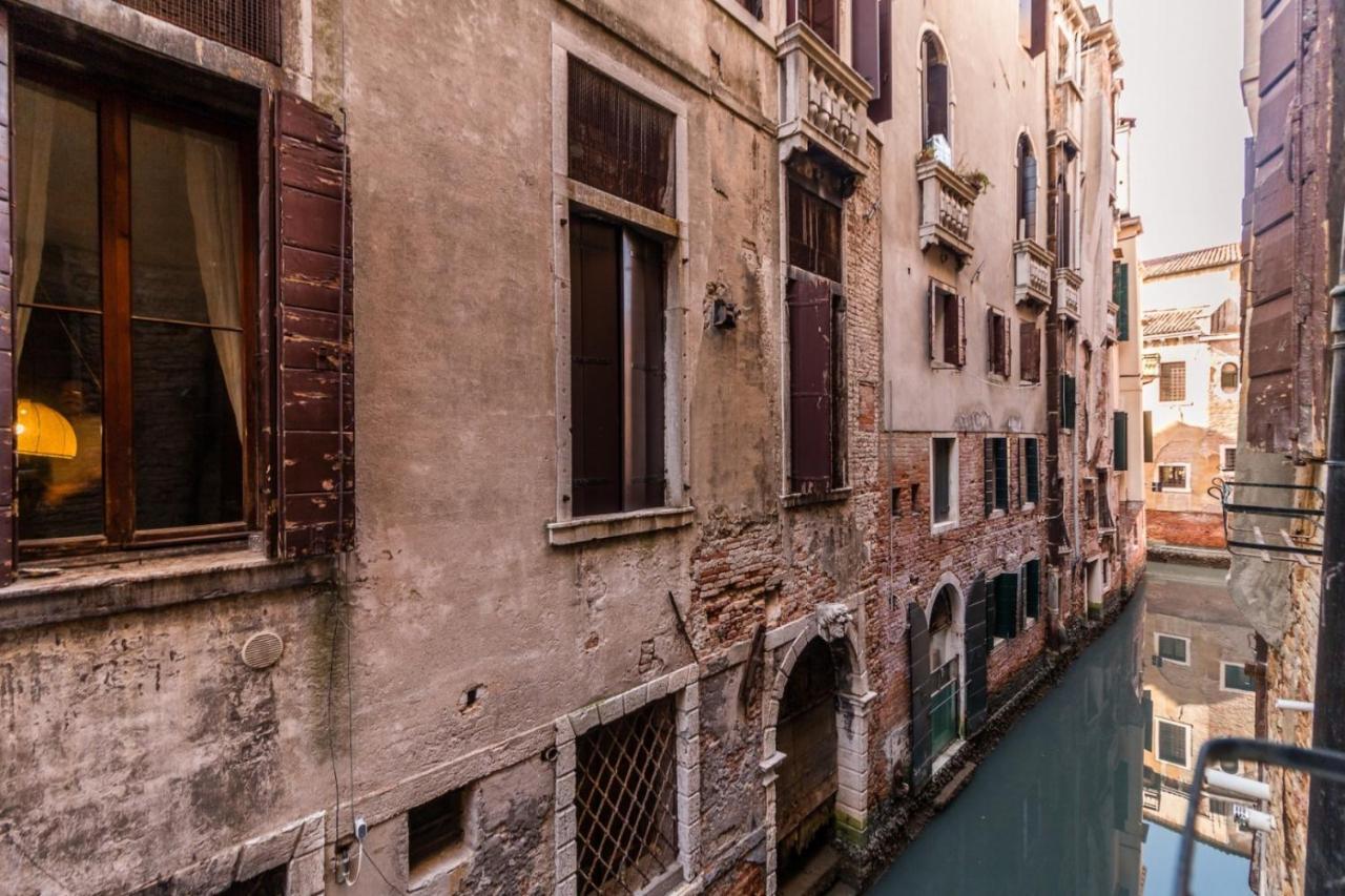 Fenice Backstage Over Canal Veneza Exterior foto