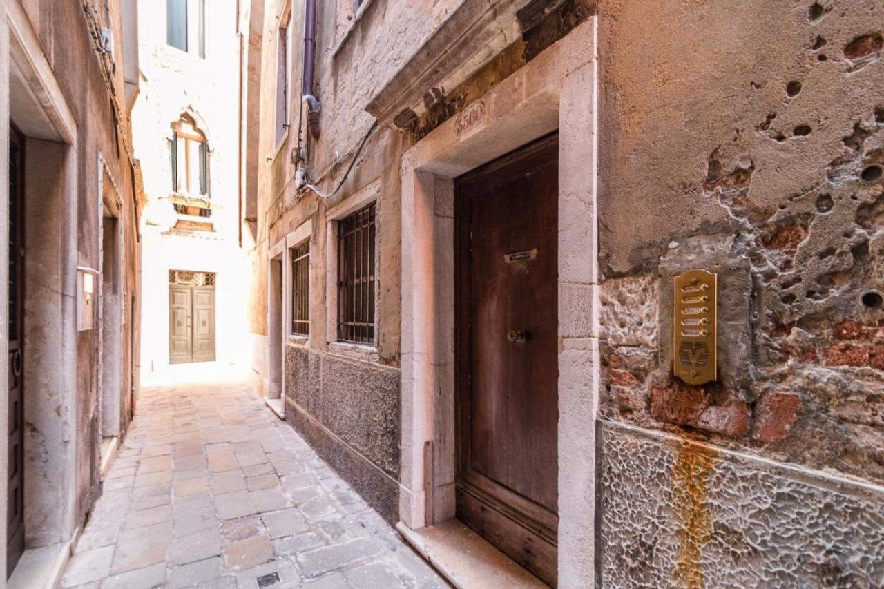 Fenice Backstage Over Canal Veneza Exterior foto