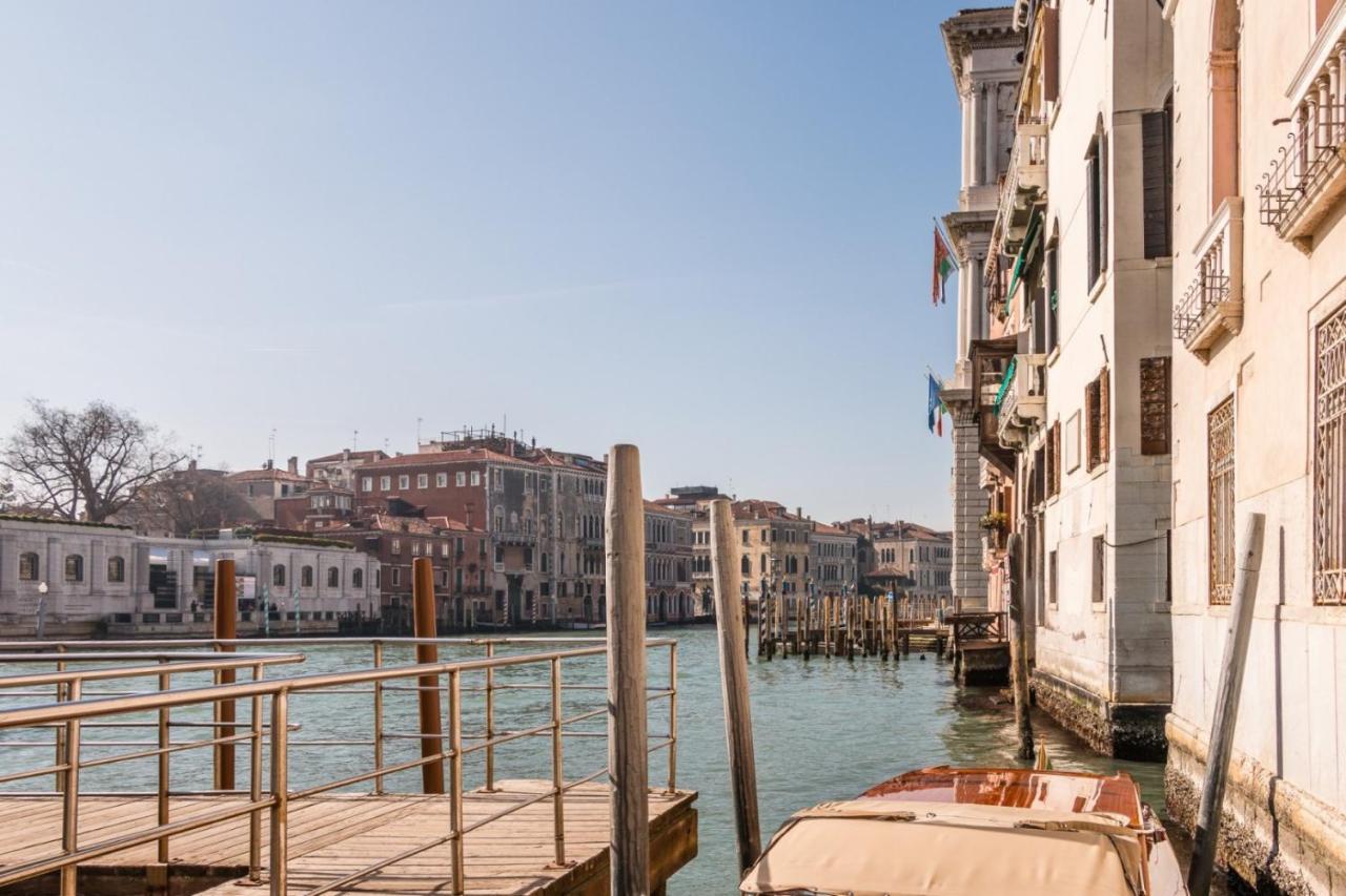 Fenice Backstage Over Canal Veneza Exterior foto